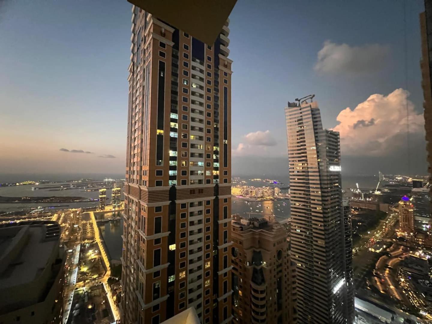 Views To Feed Your Soul On 60Th Floor Aparthotel Dubai Exterior photo